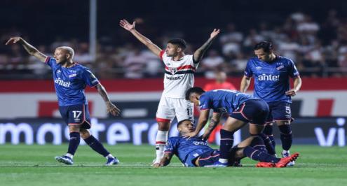 سقوط بسبب عدم انتظام ضربات القلب.. لاعب ناسيونال يثير الذعر في كوبا ليبرتادوريس (صور وفيديو)